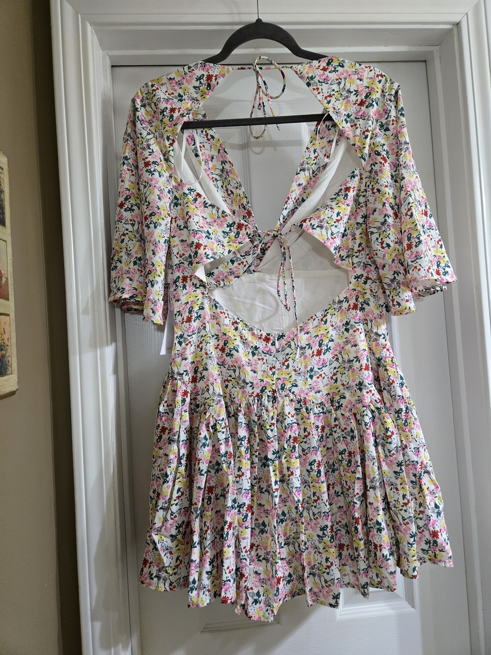 NWT Love Triangle Size Large Floral V-Neck Short Sleeve Women’s Romper - Picture 9 of 11